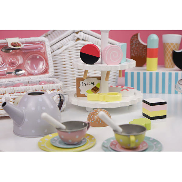 PICNIC HAMPER TEA SET