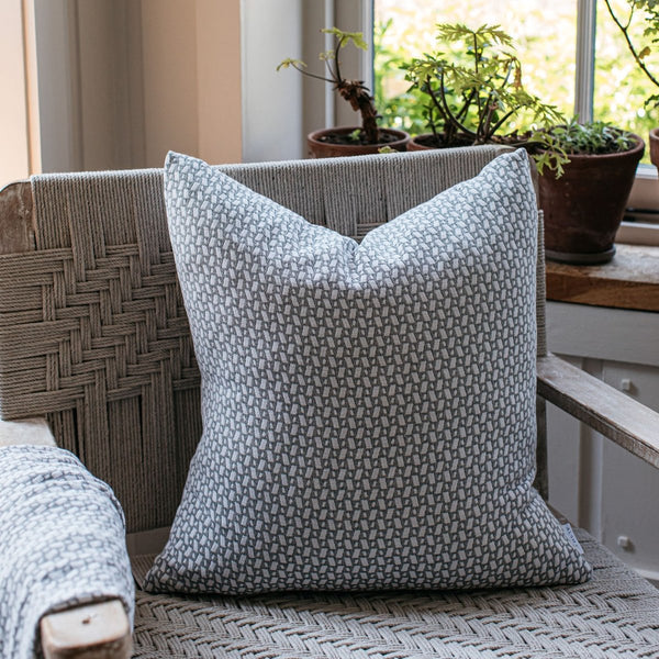 FYN GEOMETRIC CUSHION - GREY