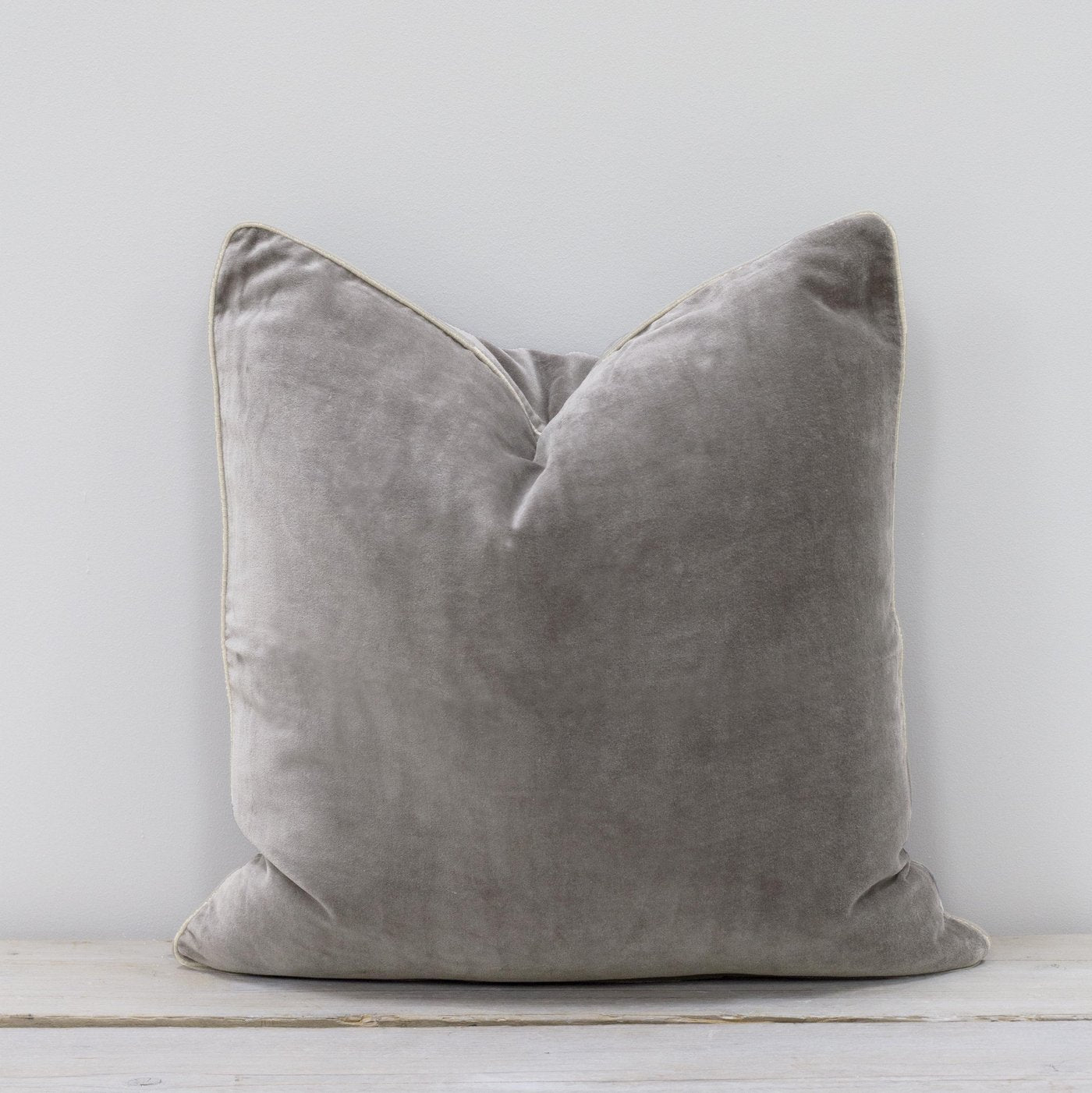 UNARI VELVET CUSHION - TAUPE