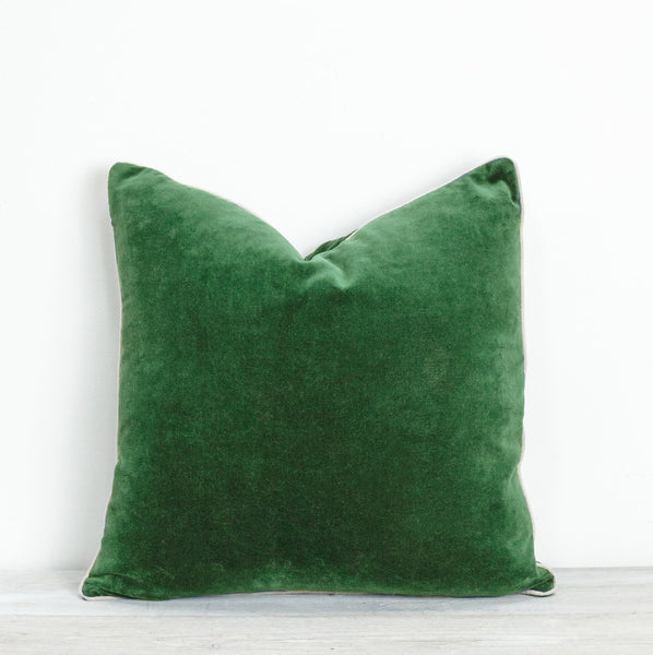 UNARI VELVET CUSHION - PARROT GREEN