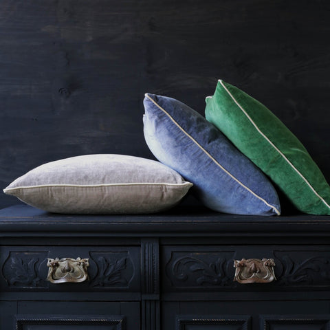 UNARI VELVET CUSHION - PARROT GREEN