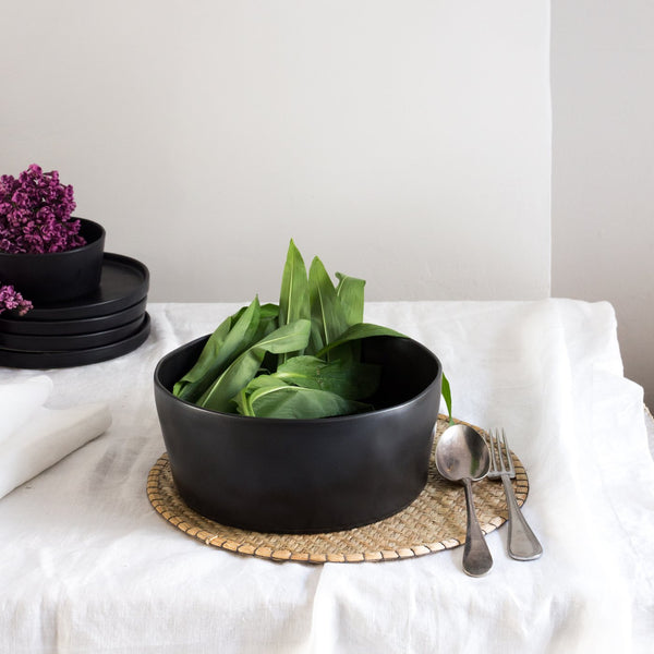 KURO CERAMIC SERVING BOWL