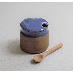 STONEWARE SUGAR BOWL WITH SPOON