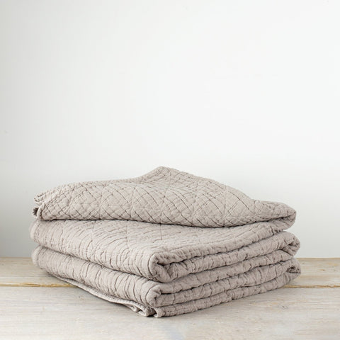 LILLA MATTELASSE TAUPE THROW 220X230CM