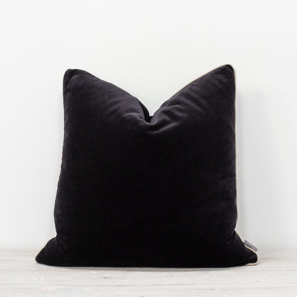 UNARI VELVET CUSHION - BLACK