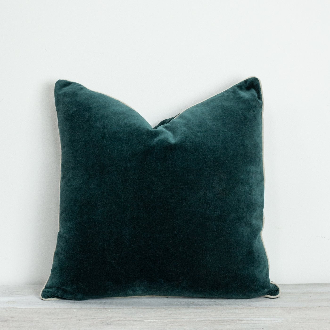 UNARI VELVET CUSHION - PINE GREEN