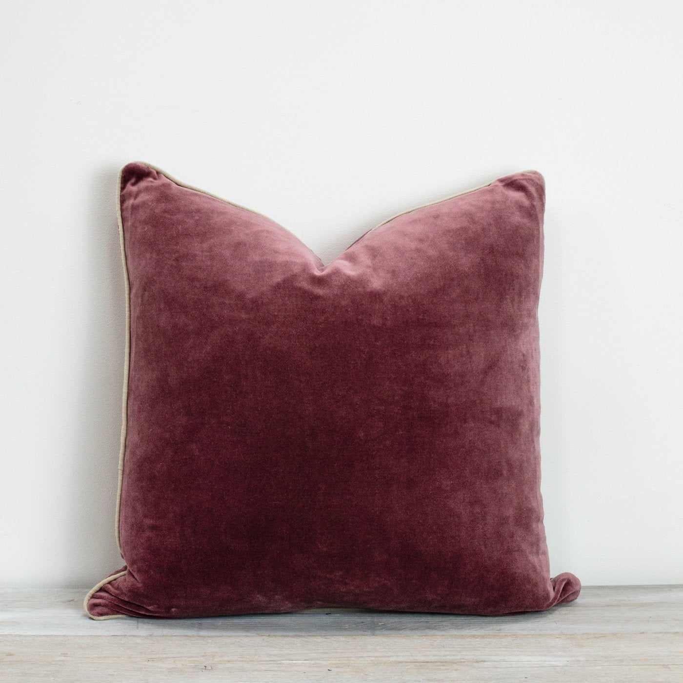 UNARI VELVET CUSHION - POMEGRANATE