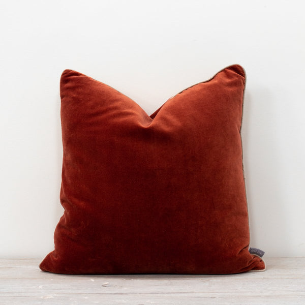 UNARI VELVET CUSHION - RUST